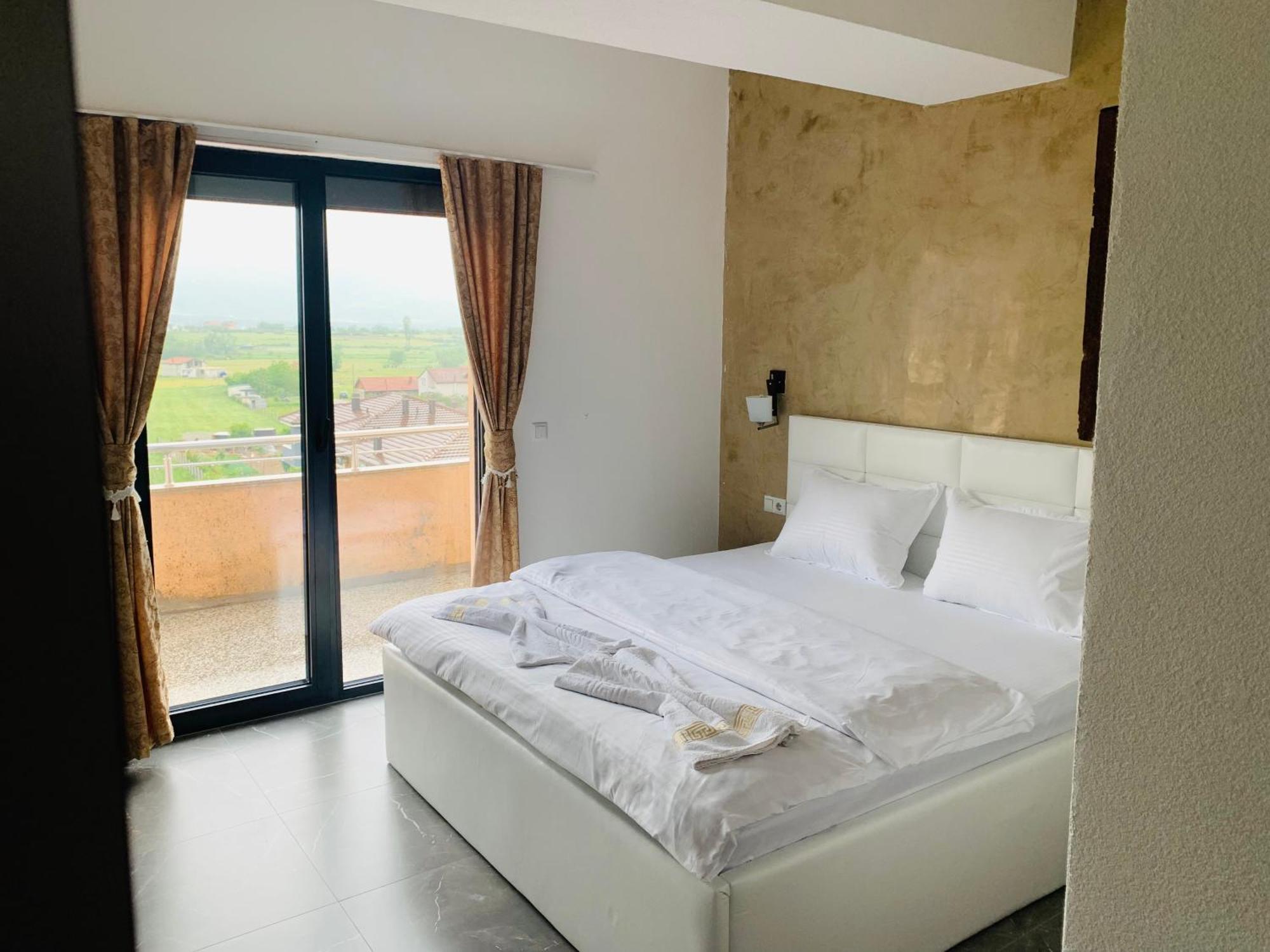 Hotel Albatros Prizren Esterno foto