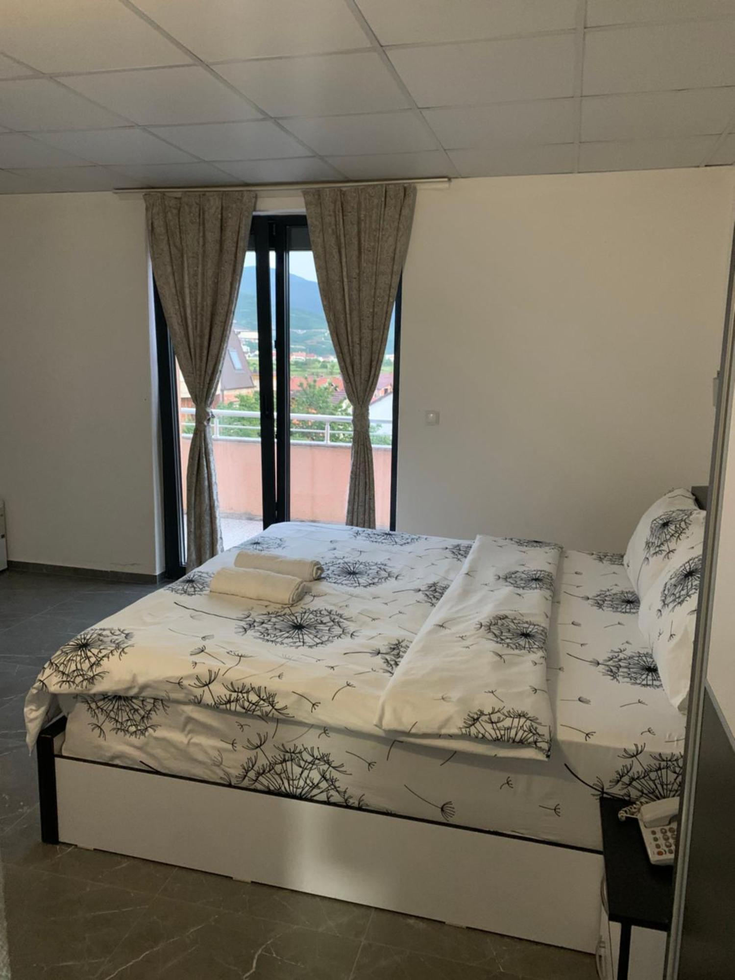 Hotel Albatros Prizren Esterno foto